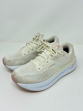 Brooks Women’s Neutral Cream Running Shoes with Pink Ghost 2 9.5